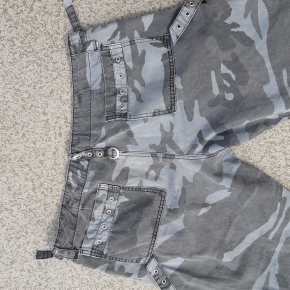 Tripp NYC Gray Camouflage Capris - Picture 3 of 13